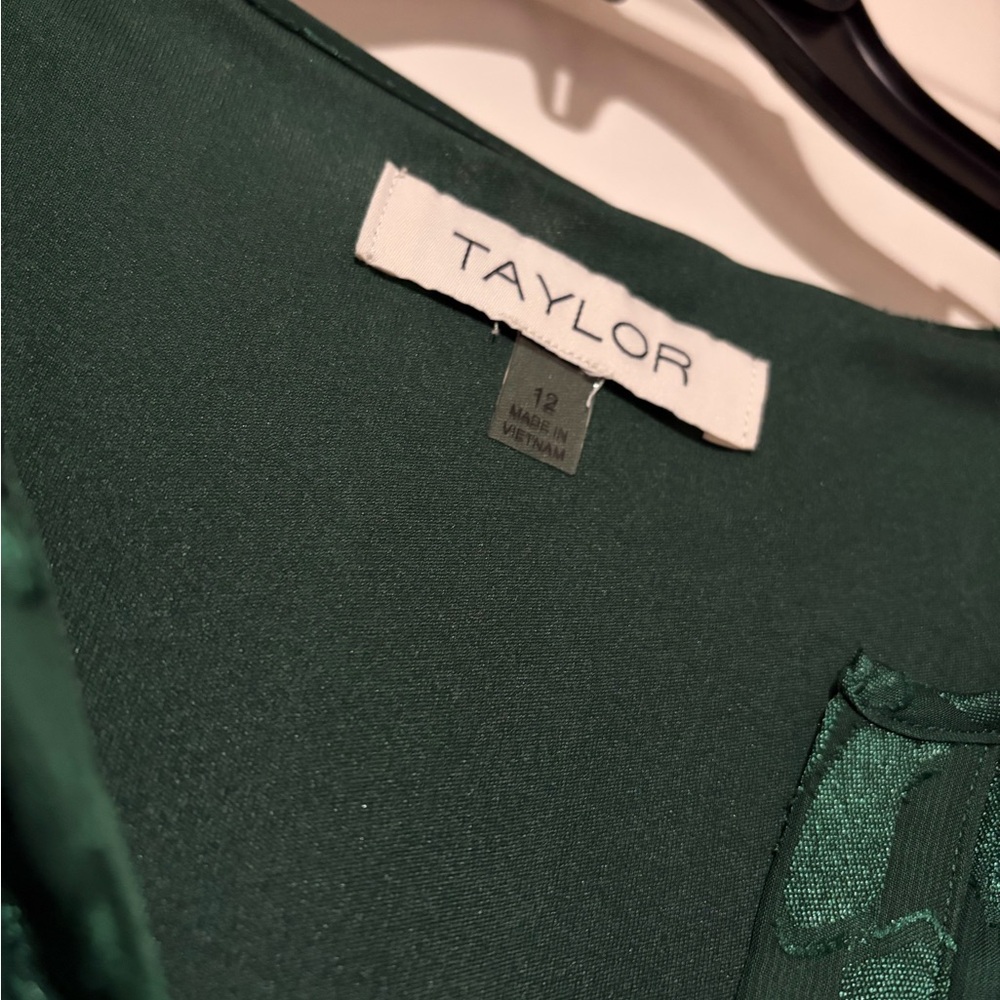 💚Elegant Green Taylor Dress💚 - Picture 5 of 10
